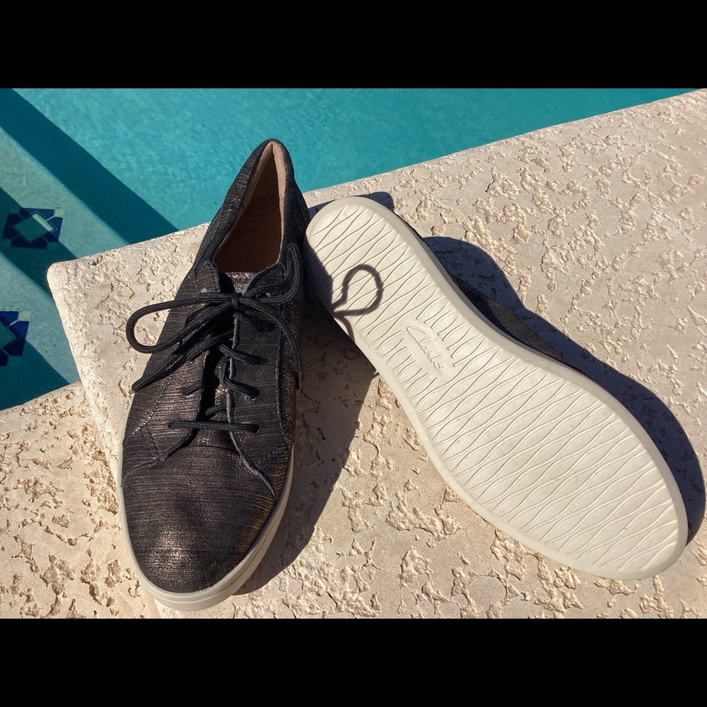Clarks - Picture 2 of 4